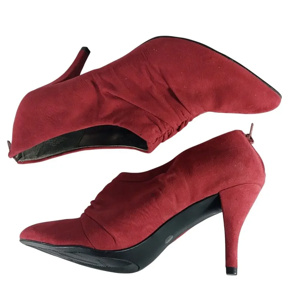 WORTHINGTON! ROUGE RED VEGAN SUEDE SCRUNCHY BACK HEEL ZIPPER BOOTIES! SZ 8.5M